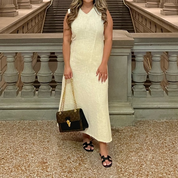 Textured cream dress - Picture 2 of 3